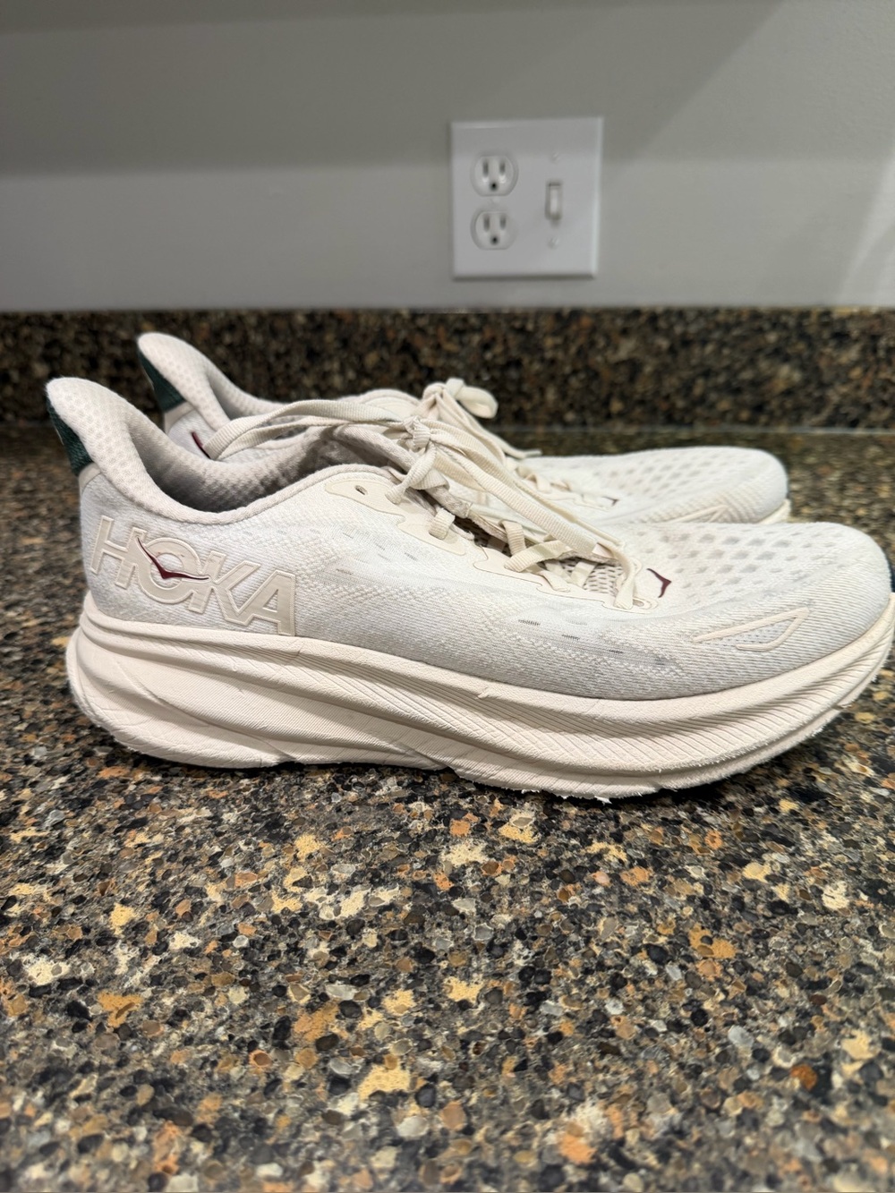 HOKA mens 10  White Running Shoes - Lightweight Cushioning